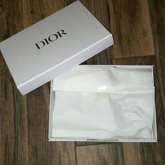 New DIOR Gift Box FULL SET White with Ribbon, Paper, Stuffing & Card - Picture 6 of 9